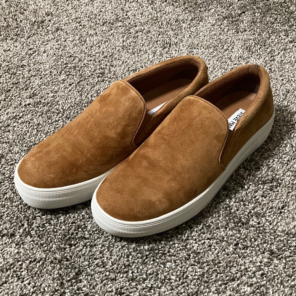 Size 8 Steve Madden Women's Gills Sneaker - Chestnut Suede